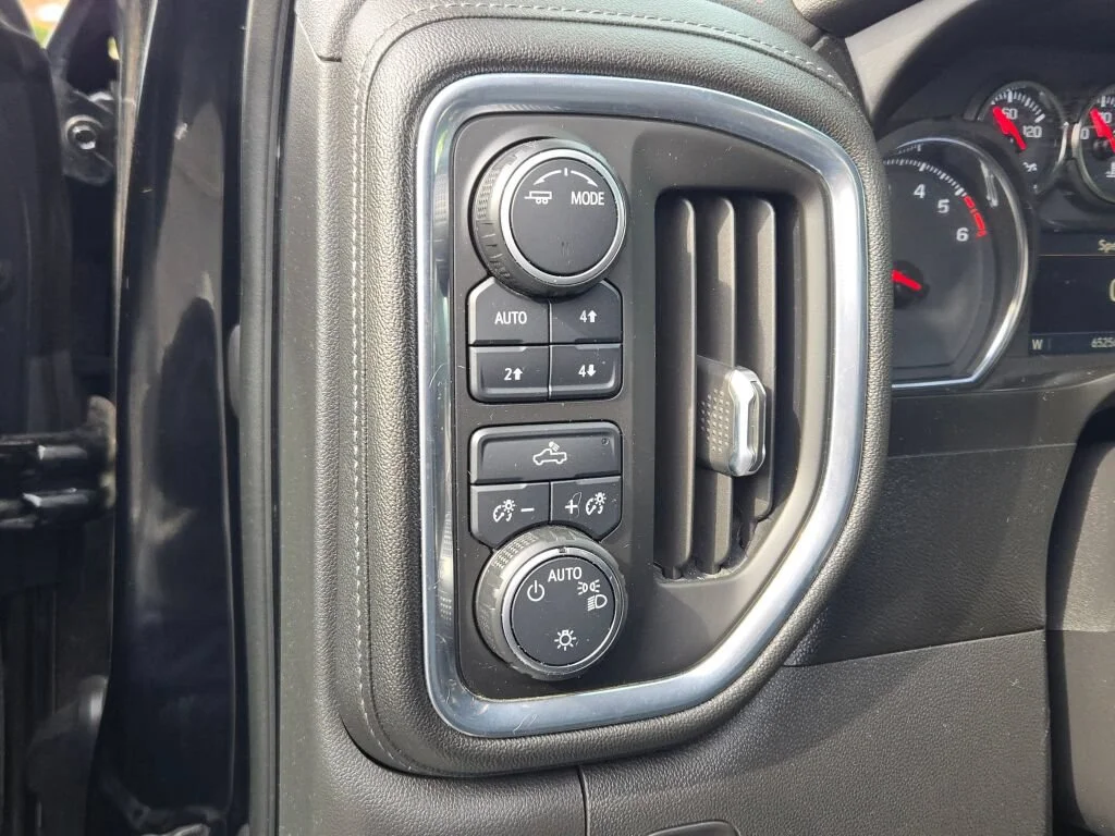 Used 2021 Black Chevrolet LT image 20