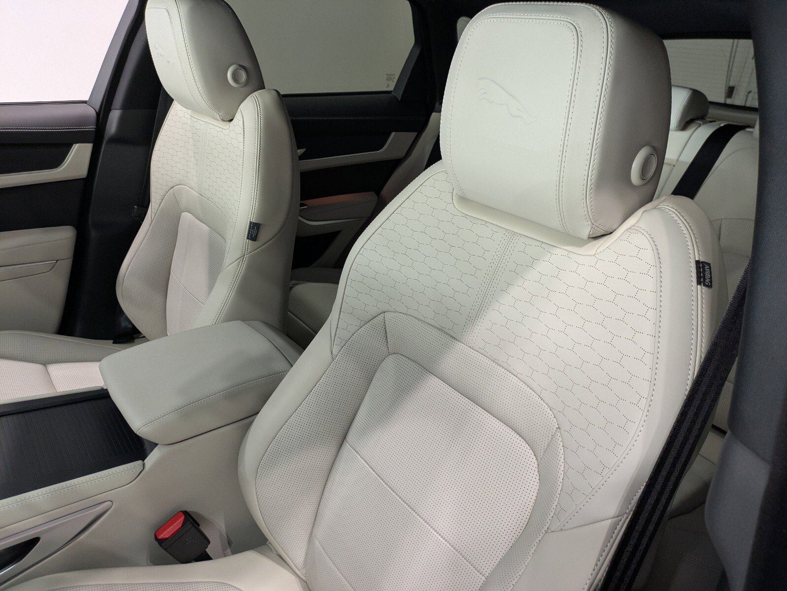 2026 Jaguar F-Pace R-Dynamic S - Photo 8