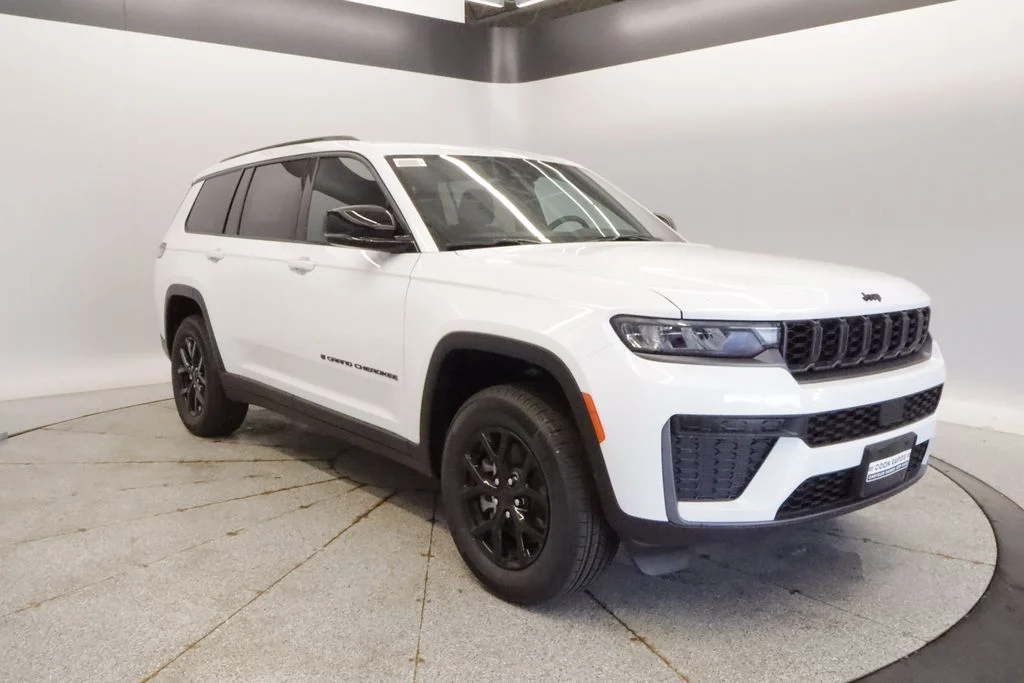 New 2026 Bright White Clear-Coat Exterior Paint Jeep Altitude image 6