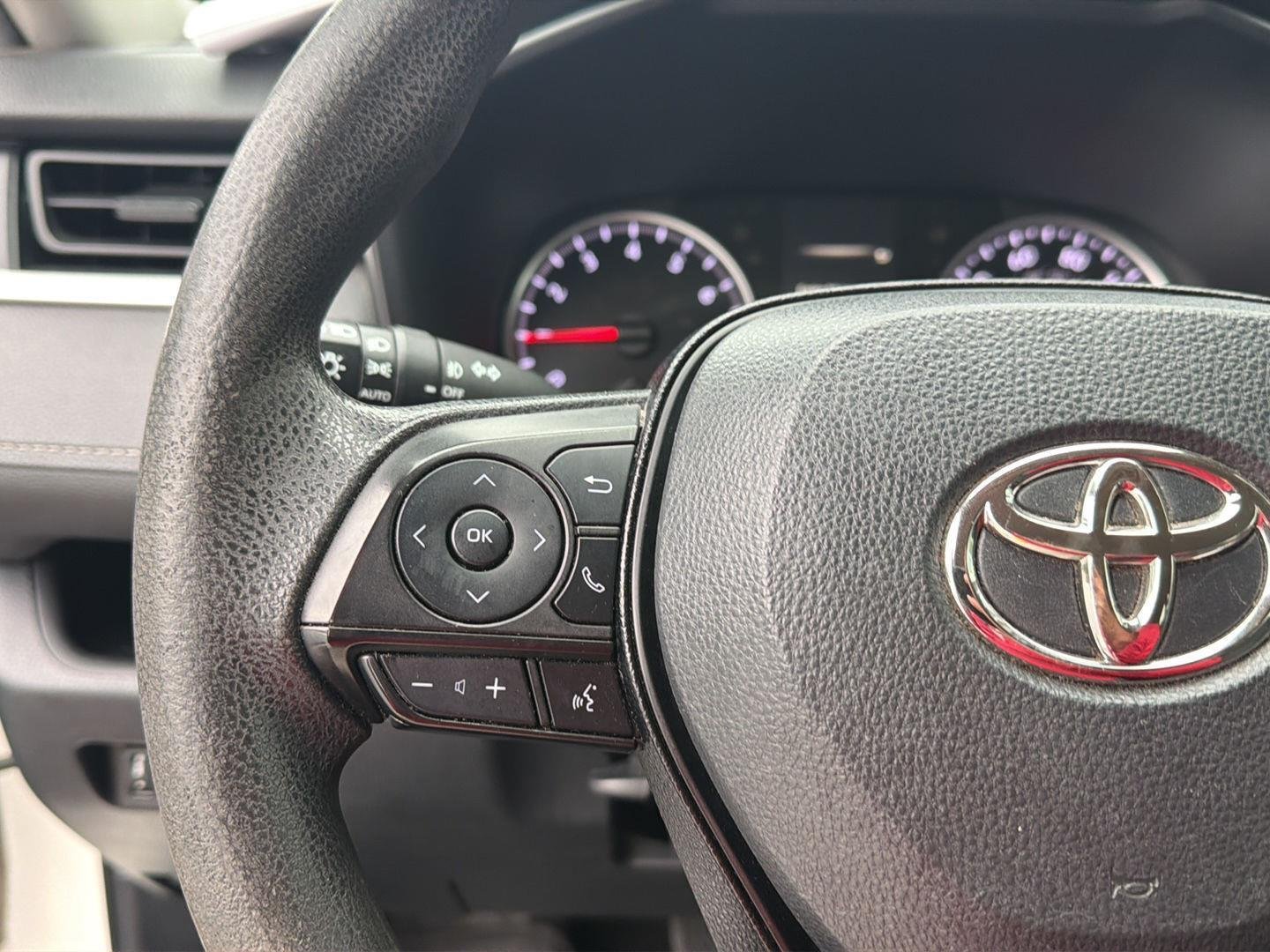 Used 2020 Super White Toyota XLE image 19