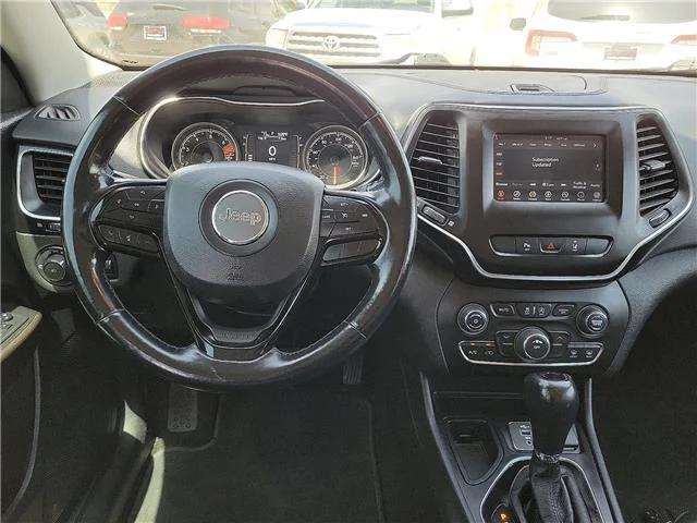 Used 2021 Granite Crystal Metallic Clearcoat Jeep Latitude Plus Front-wheel Drive image 7