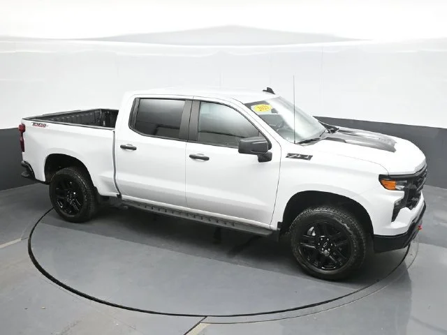 Used 2025 Summit White Chevrolet Custom Trail Boss image 15