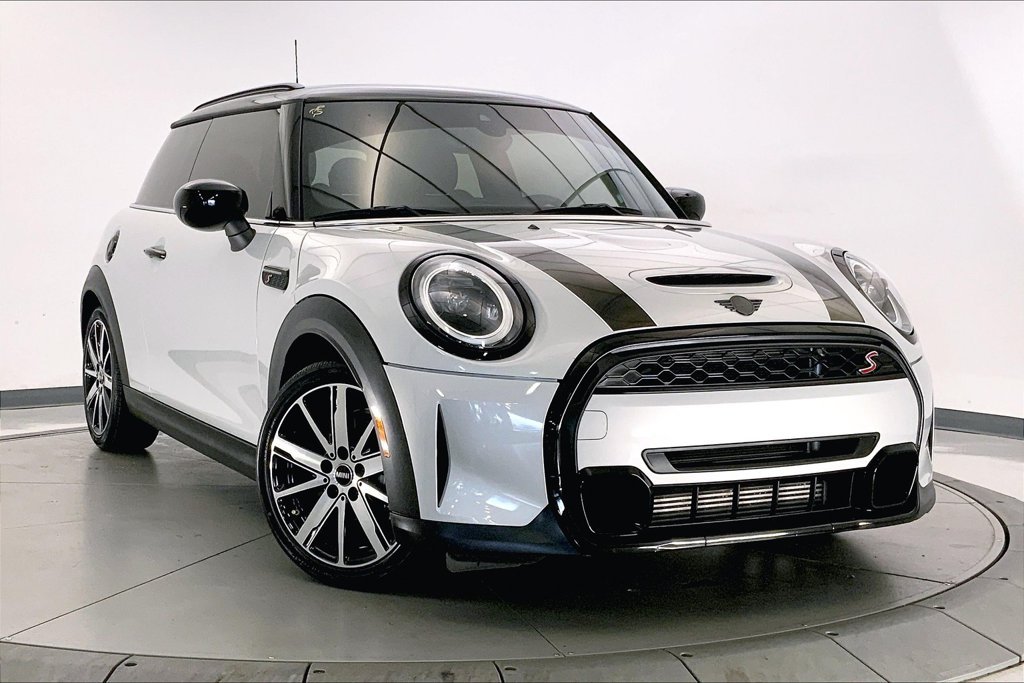 Certified Used 2023 White Silver MINI Signature image 1
