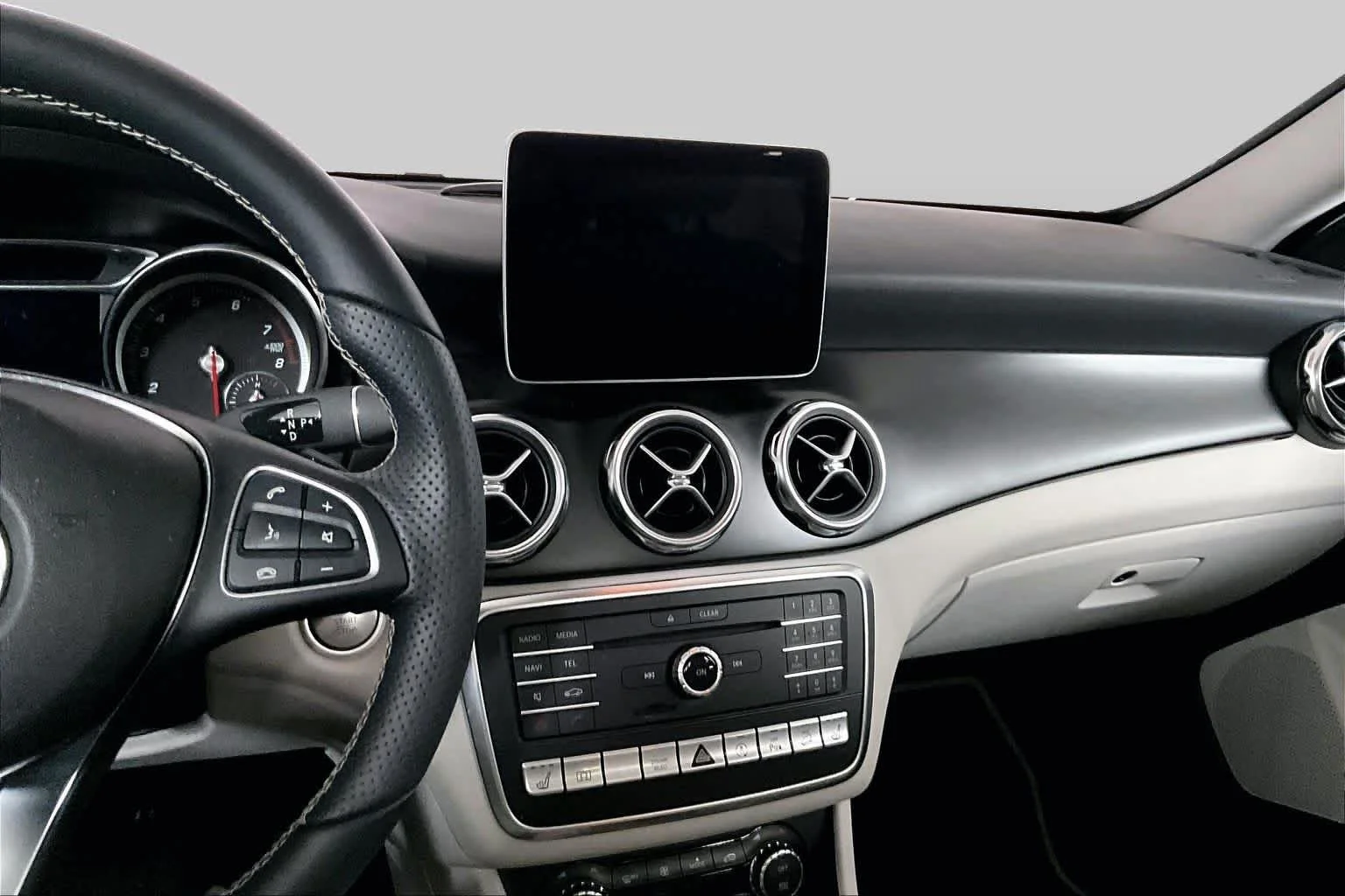 Used 2018 Polar White Mercedes-Benz GLA 250 image 7