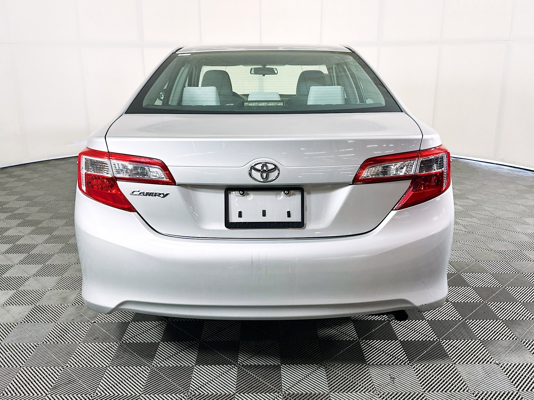 Used 2012 Classic Silver Metallic Toyota L image 4