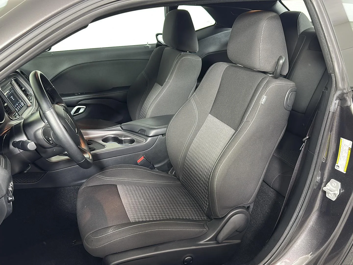 Used 2023 Granite Pearlcoat Dodge SXT image 22