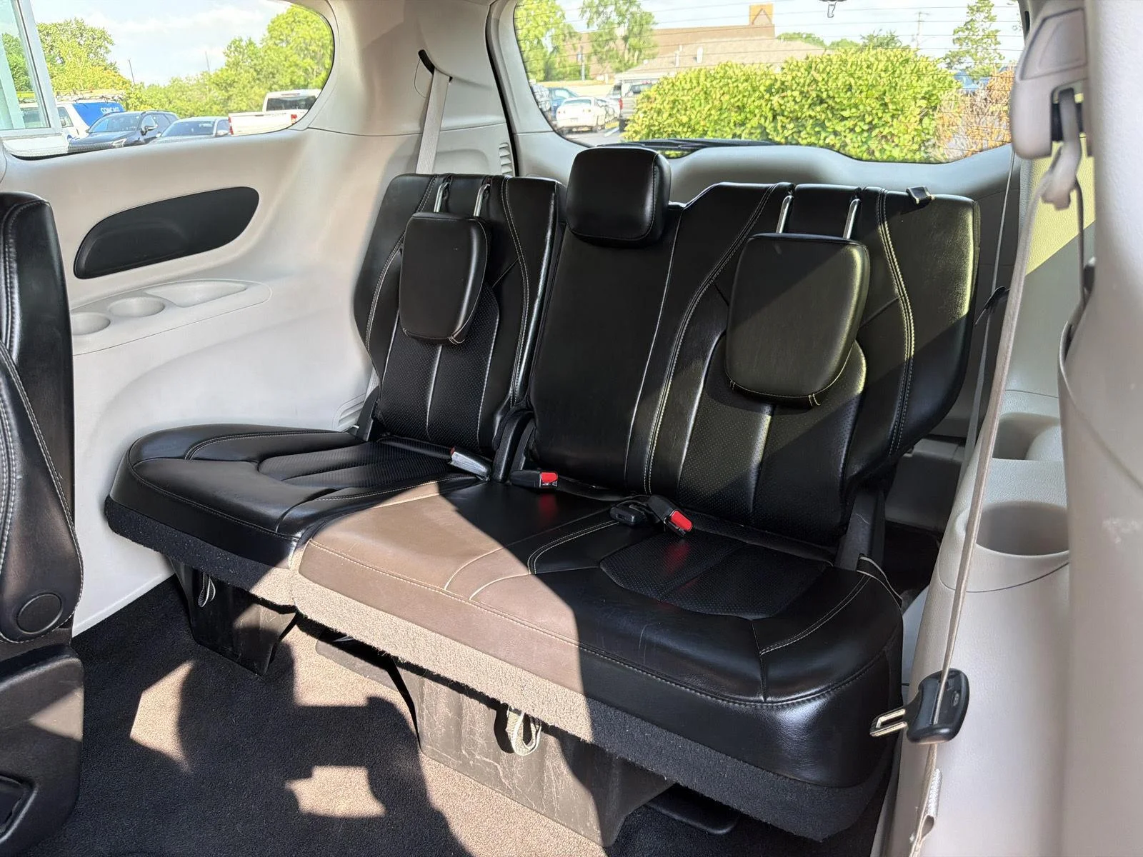 Used 2023 Silver Mist Clearcoat Chrysler Touring L image 42