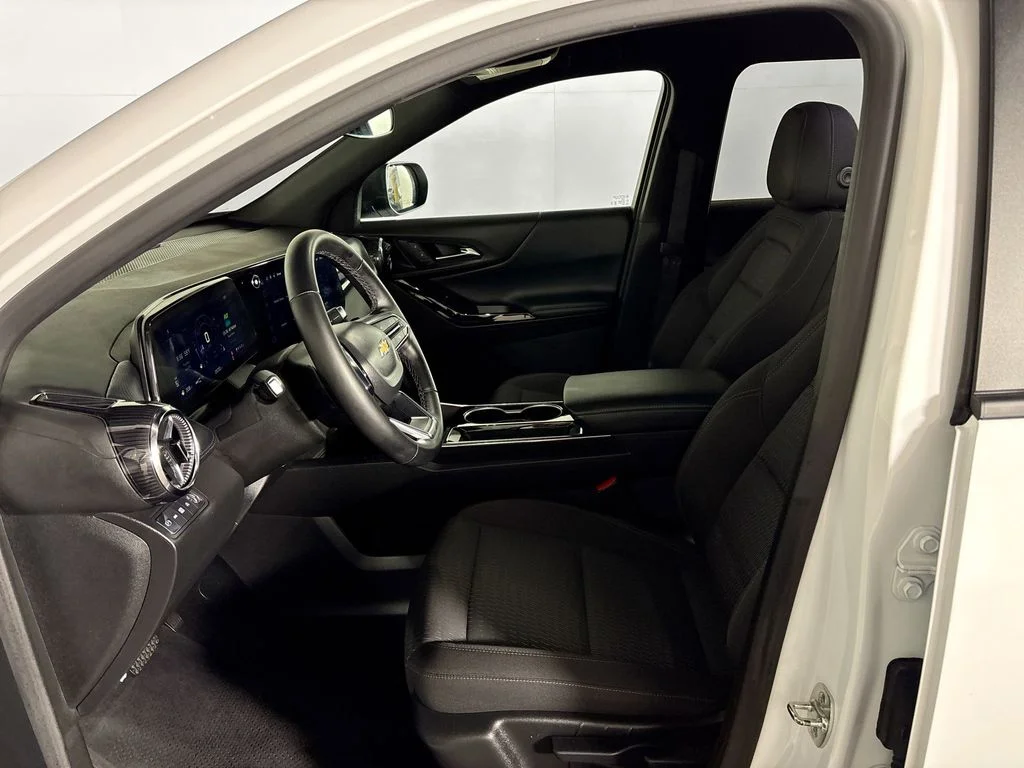 Used 2025 White Chevrolet LT image 11