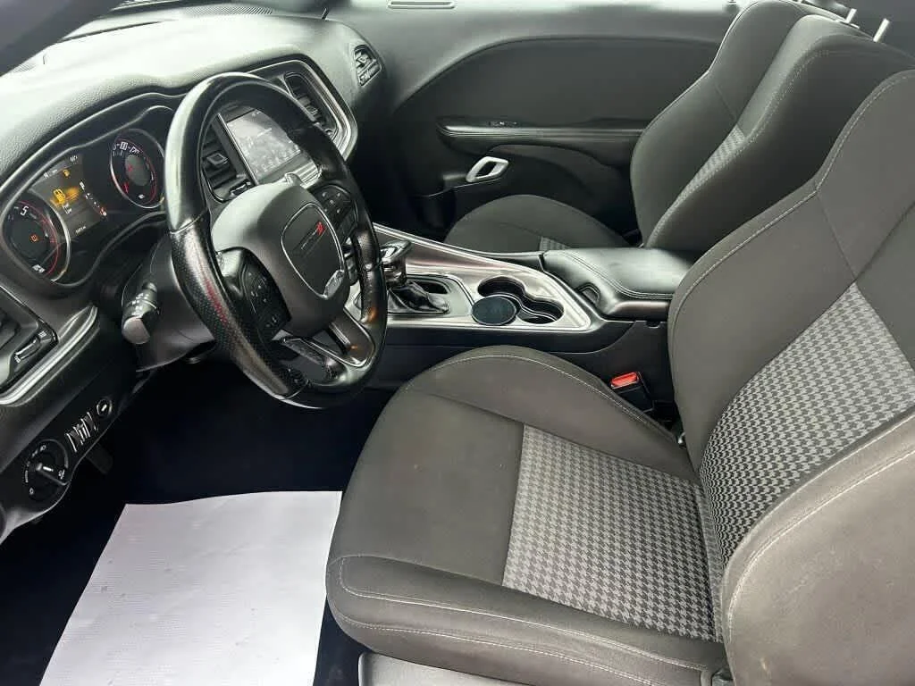 Used 2021 Triple Nickel Clearcoat Dodge R/T image 5
