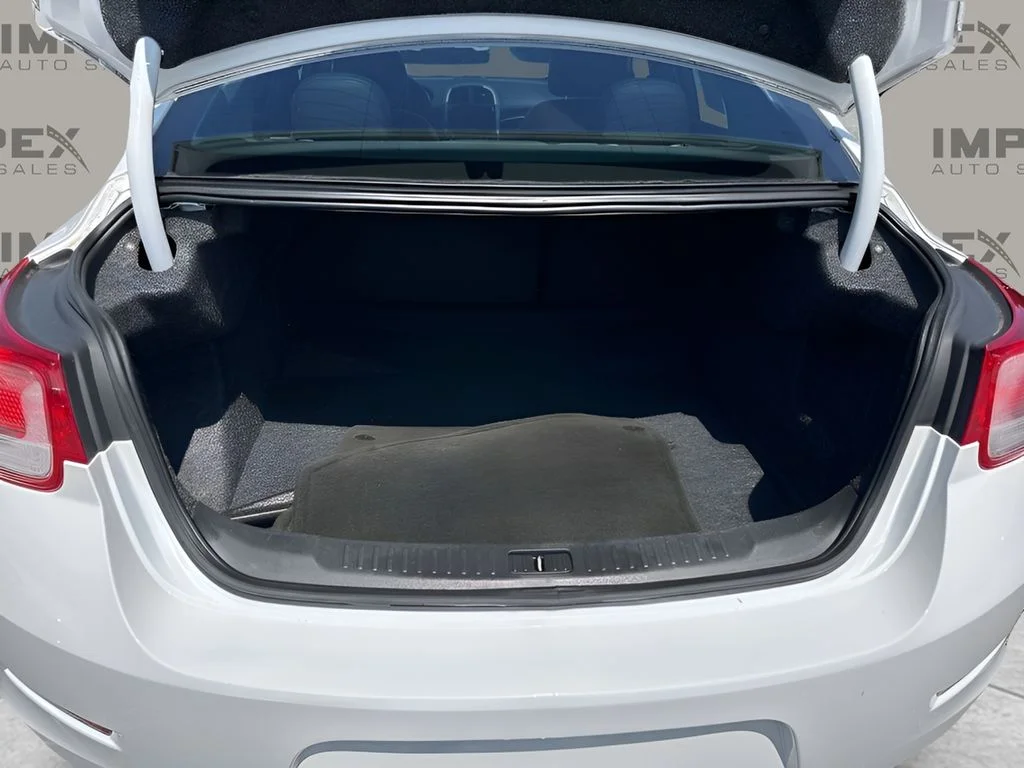 Used 2013 White Chevrolet LT image 24