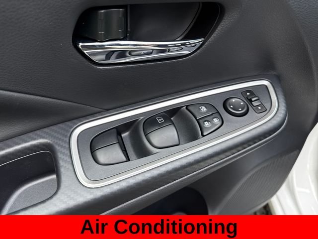 2025 Nissan Versa Sedan SR - Photo 15