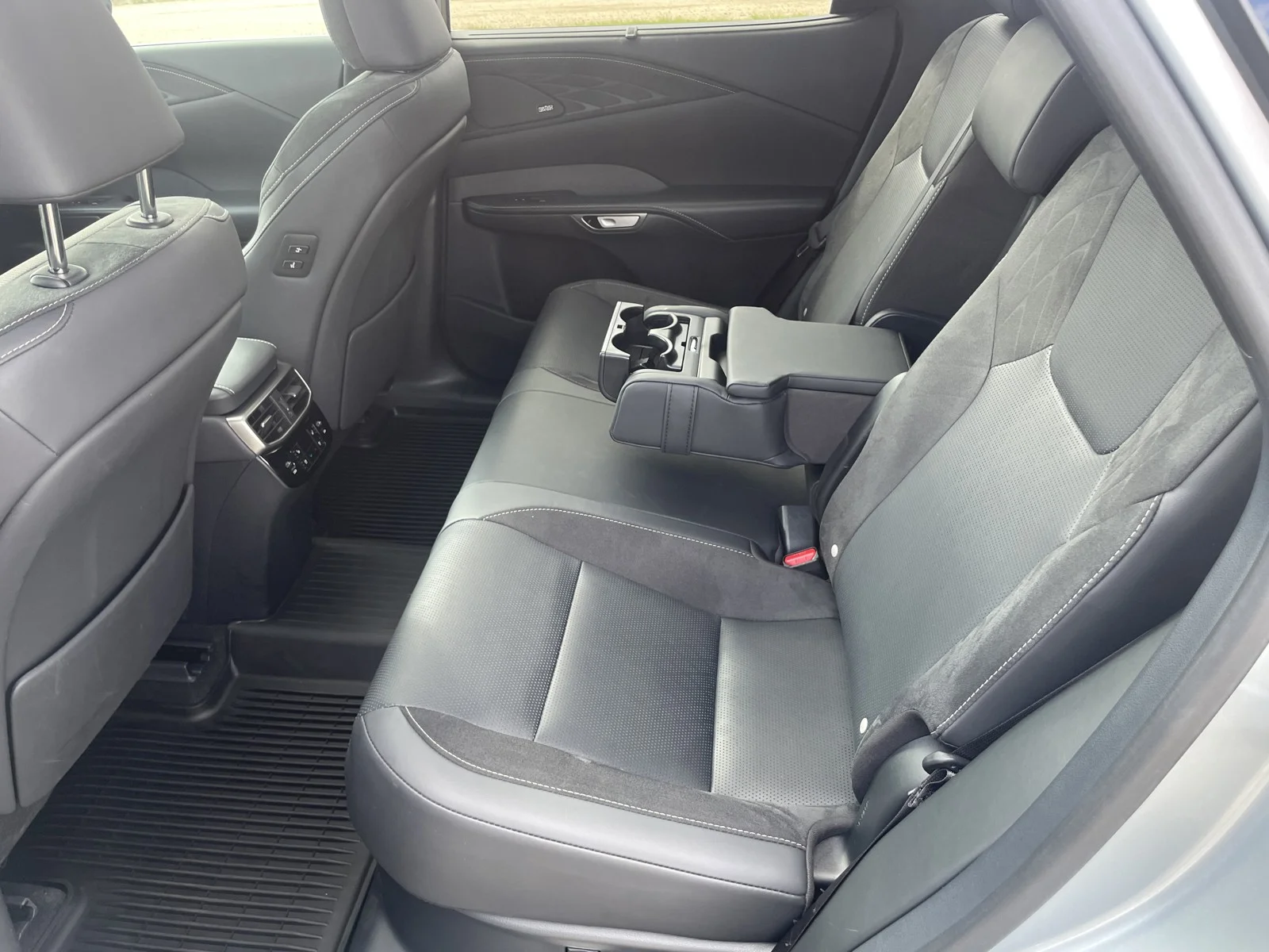 Used 2025 Iridium Lexus Luxury image 12