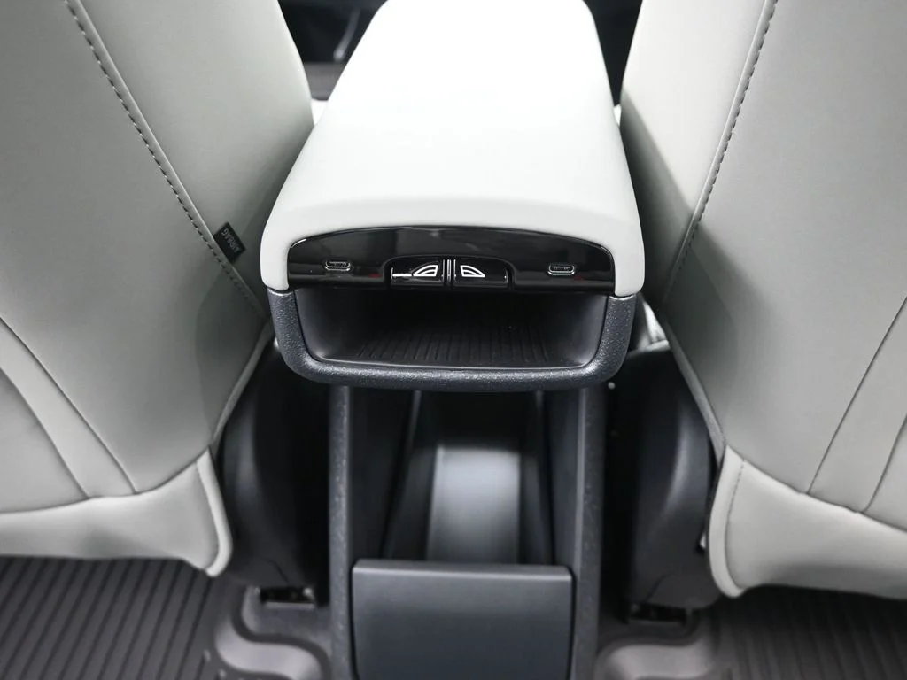 New 2026 Vapour Grey Volvo Twin Motor Performance Plus image 20
