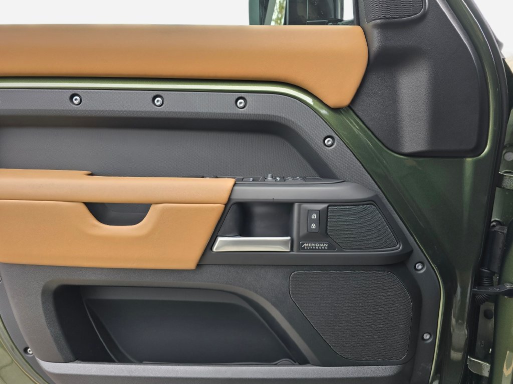 New 2026 Woolstone Green LAND ROVER X-Dynamic SE image 28