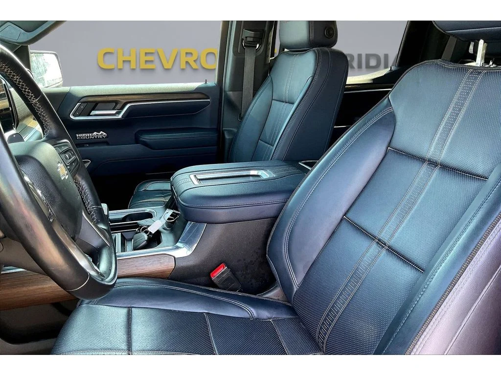 Used 2022 Northsky Blue Metallic Chevrolet High Country image 18