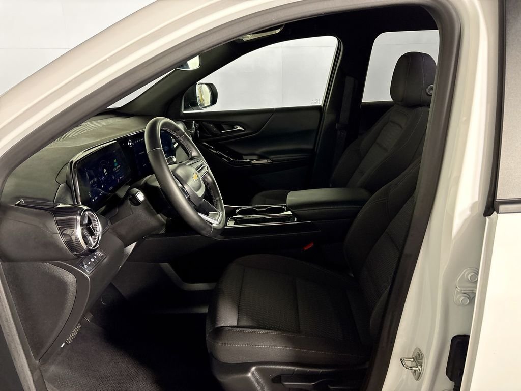 Used 2025 White Chevrolet LT image 11