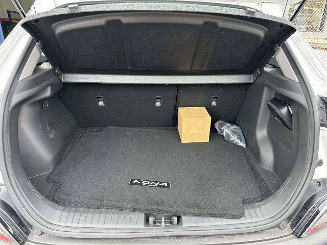 Used 2023 Lunar White Hyundai SE image 12