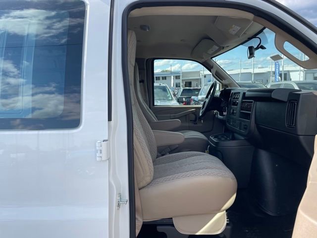 New 2025 Summit White Chevrolet WT image 11