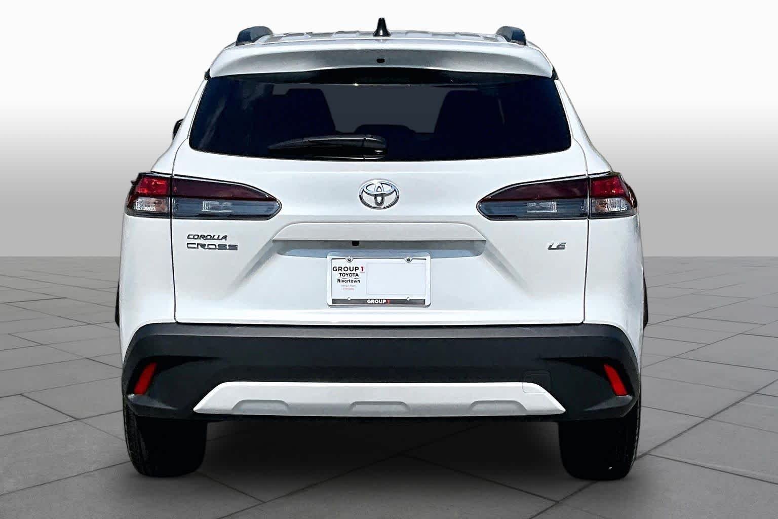 Used 2026 Wind Chill Pearl Toyota LE image 5