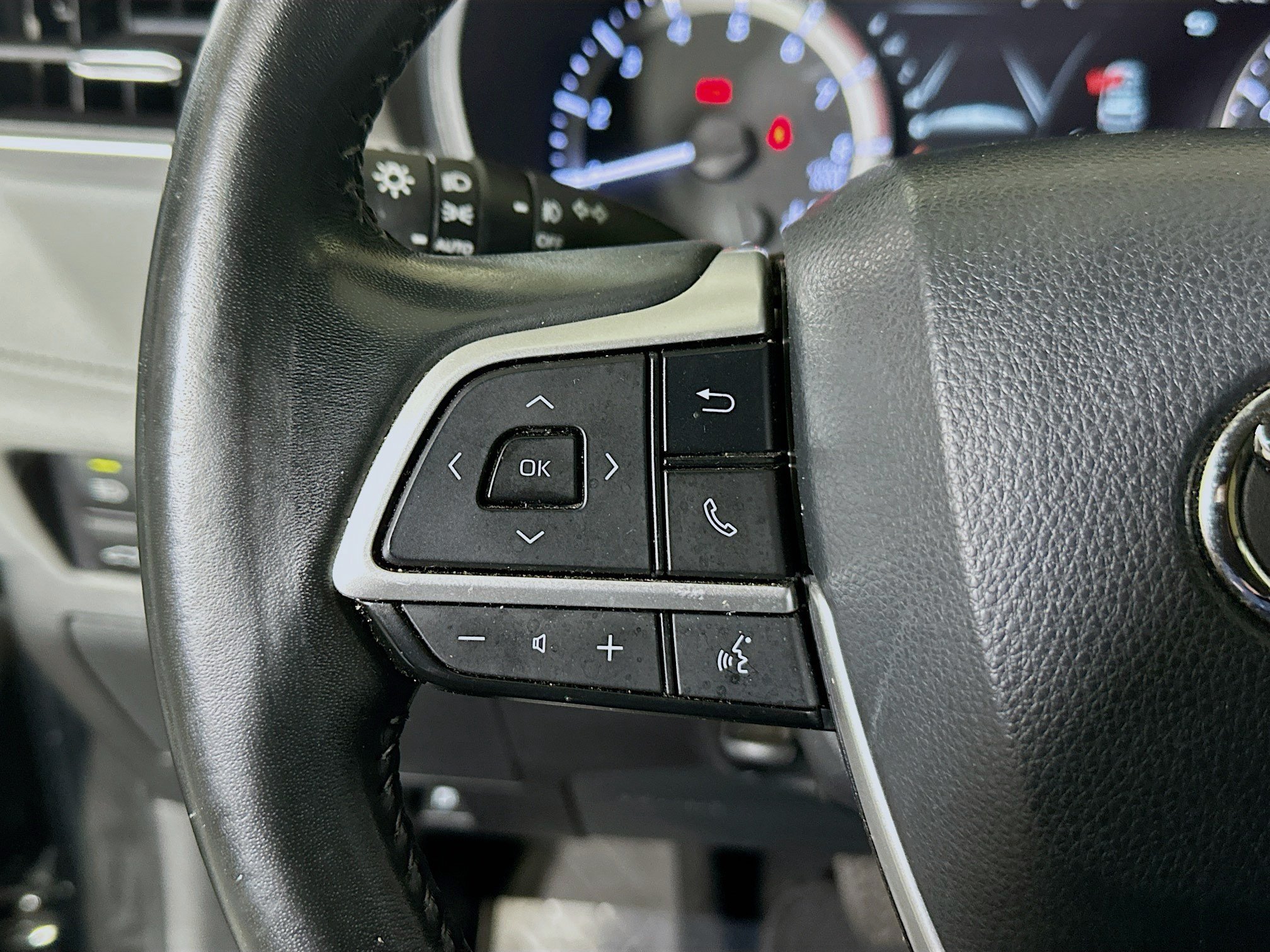 Used 2023 Midnight Black Metallic Toyota LE image 16
