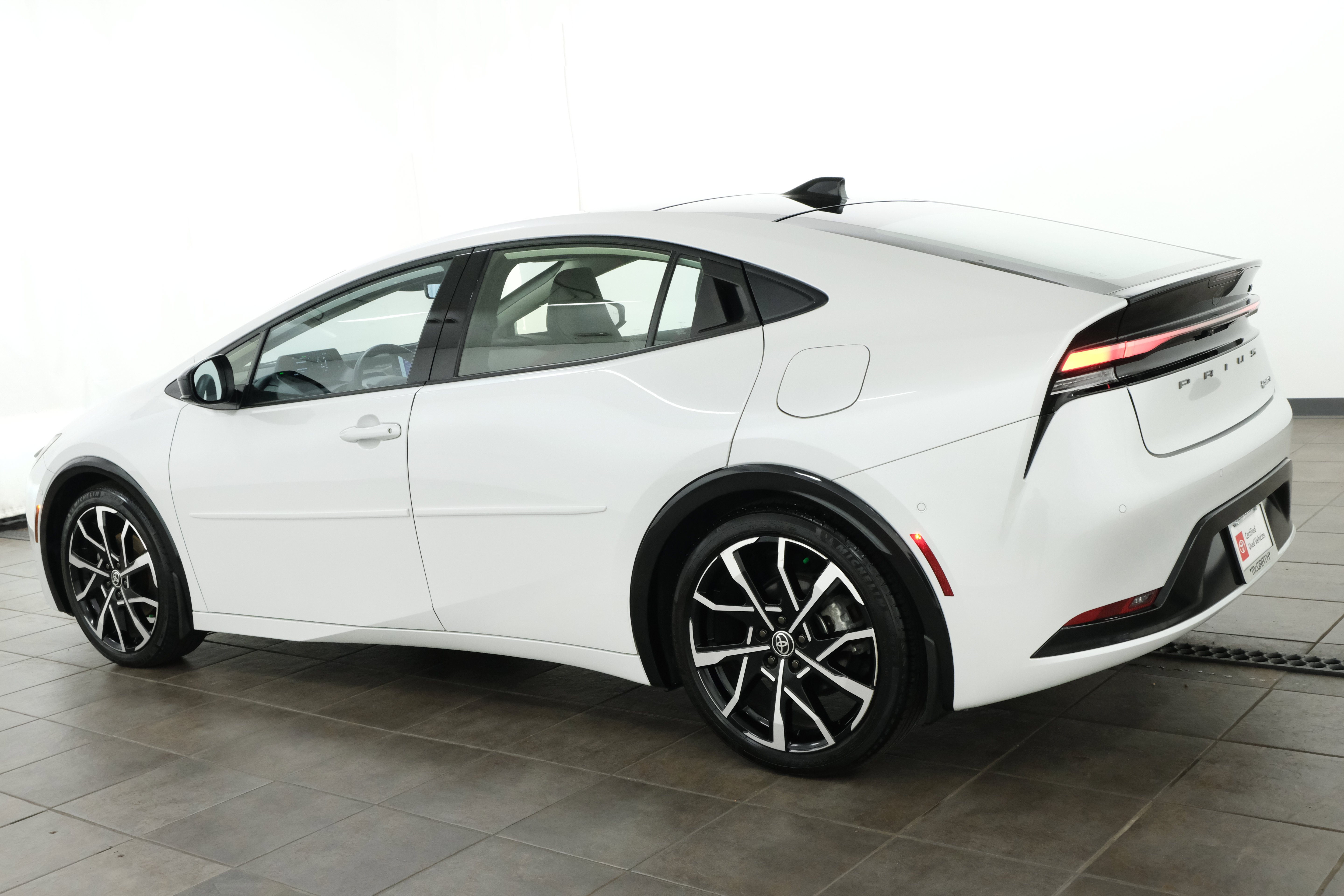 Certified Used 2025 Wind Chill Pearl Toyota XSE Premium image 4