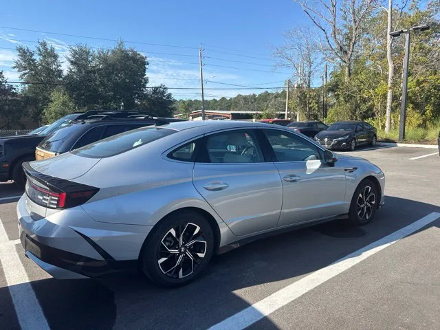 Used 2024 Silver Hyundai SEL image 3