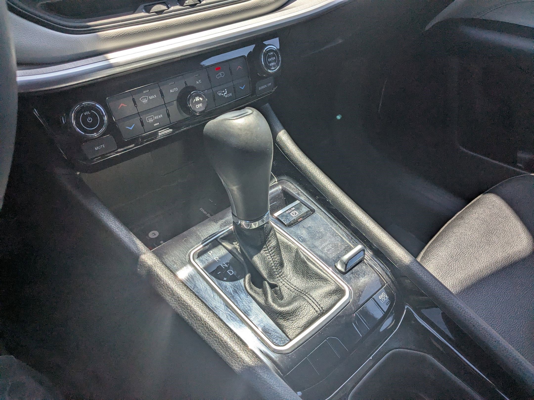 Used 2025 Hydro Blue Pearlcoat Jeep Limited image 24