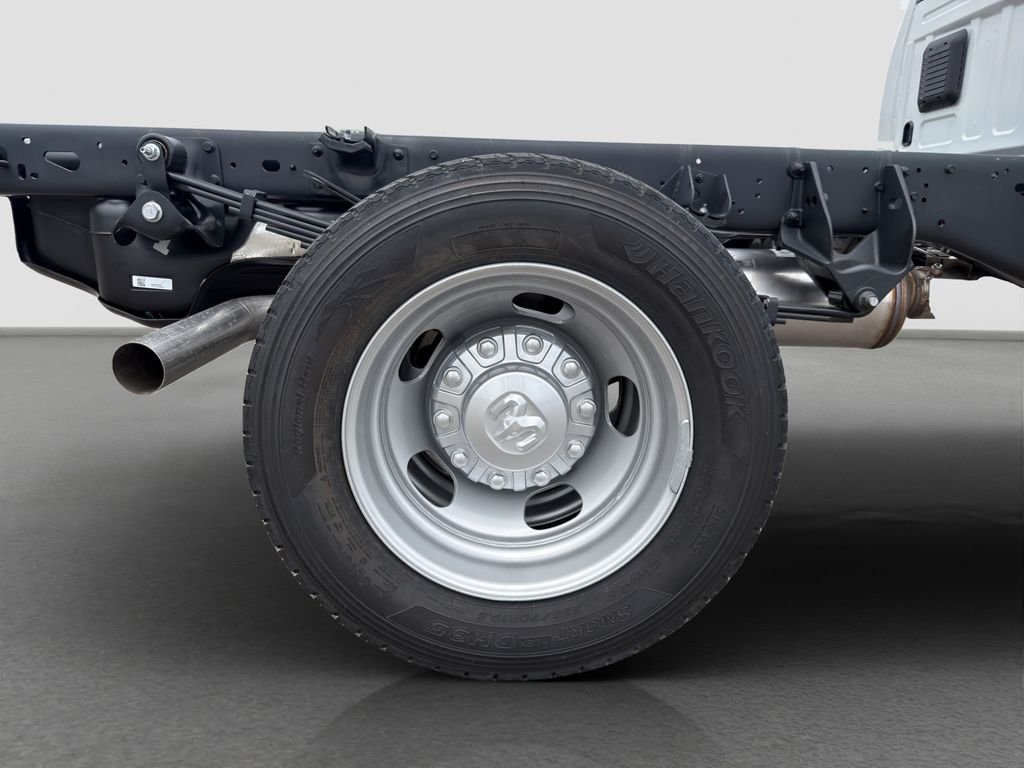 New 2026 Bright White Clearcoat RAM Tradesman image 19