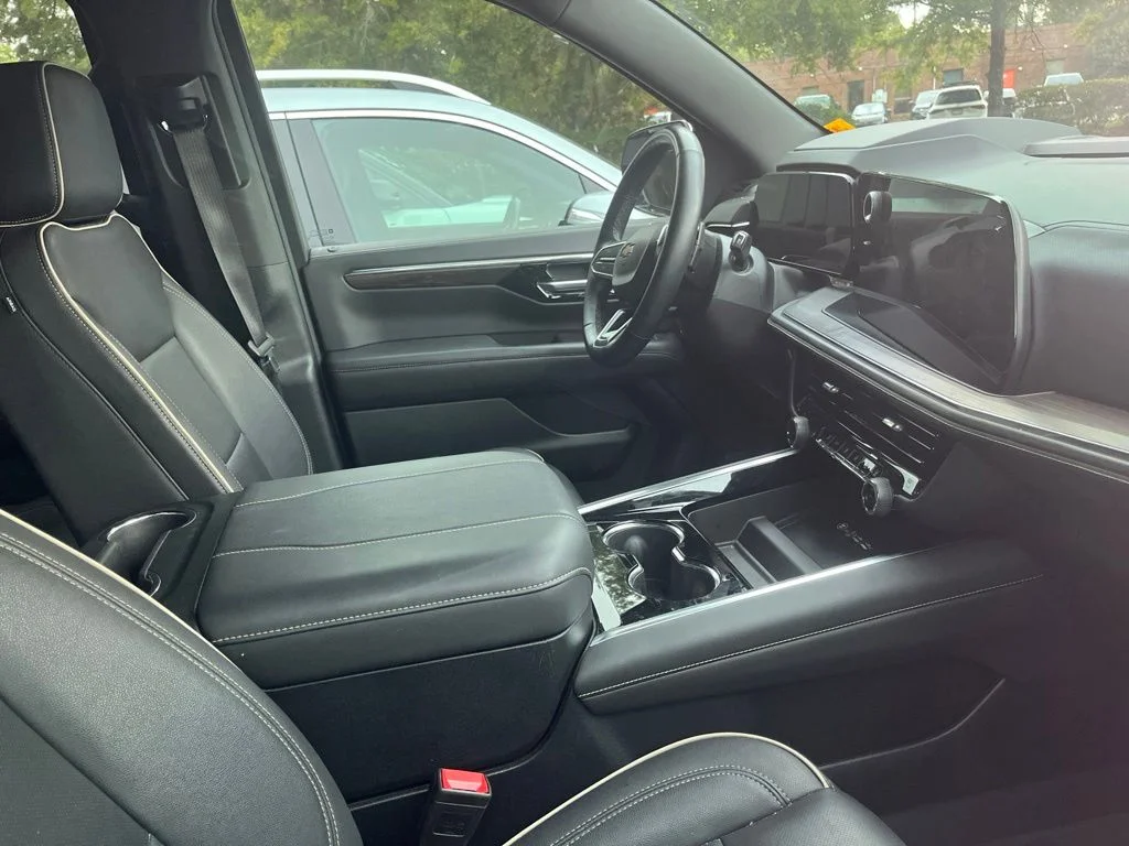 Used 2025 Beige Chevrolet Premier image 9