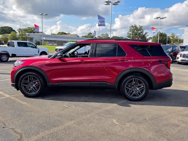 New 2027 Ruby Red Metallic Tinted Clearcoat Ford ST-Line image 4