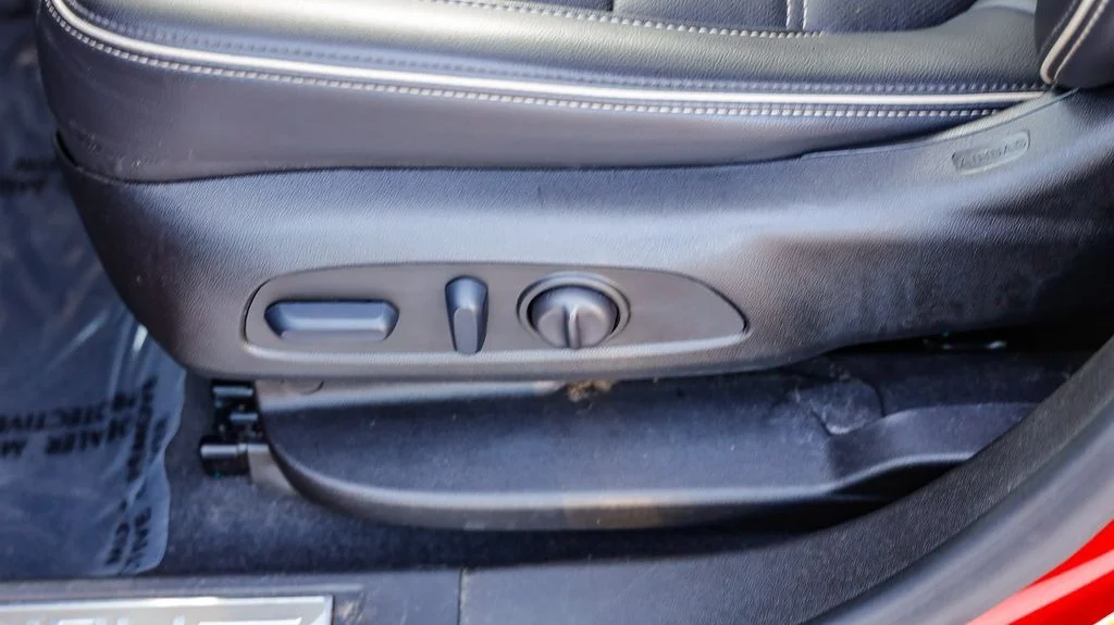 Used 2023 Red GMC Denali image 27