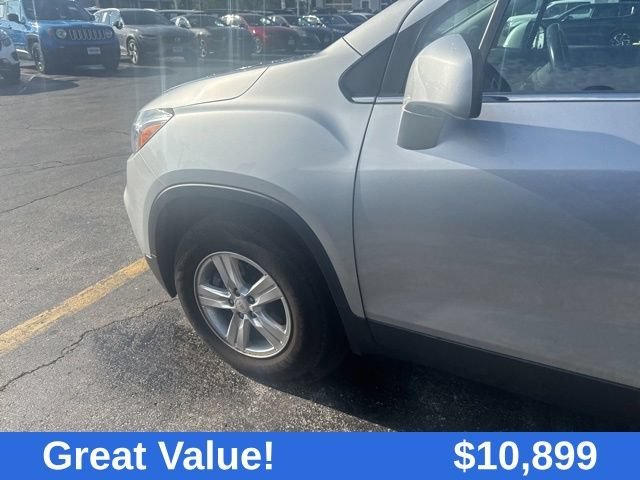 Used 2018 SILVER ICE METALLIC Chevrolet LT image 20