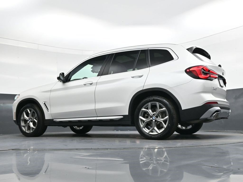 Used 2024 White Metallic BMW xDrive30i image 31
