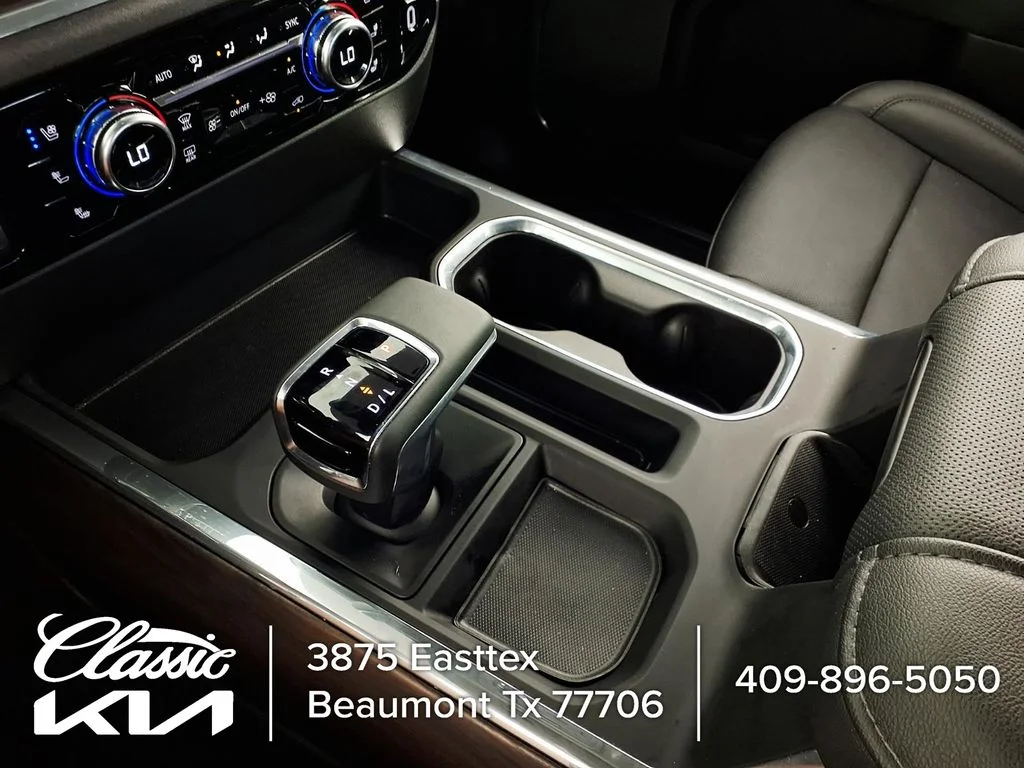 Used 2024 White GMC SLT image 20