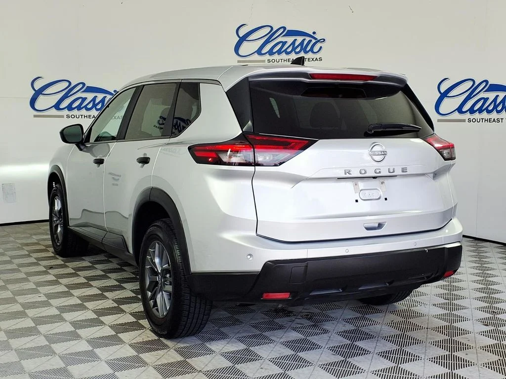 Used 2024 Silver Nissan S image 2