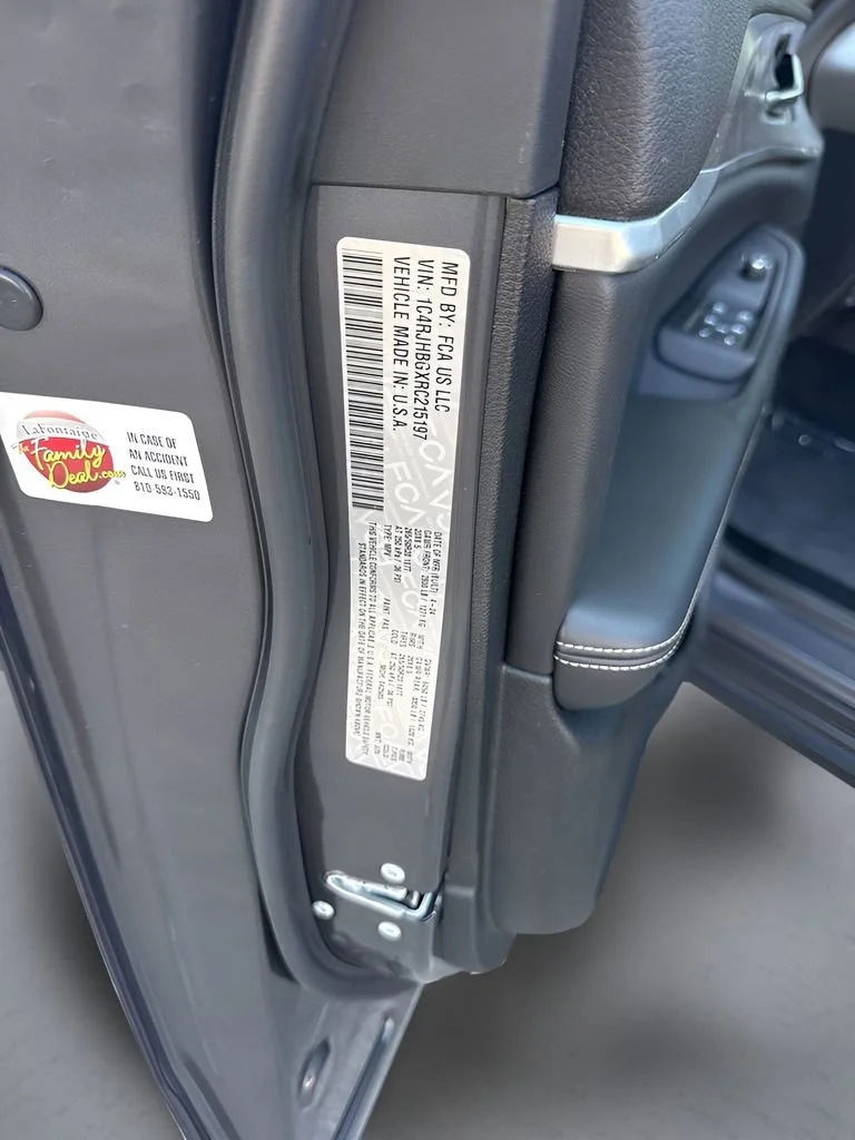 Used 2024 Gray Jeep Limited image 18