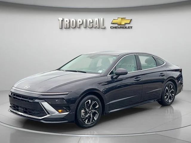 Used 2024 Blue Hyundai SEL image 1