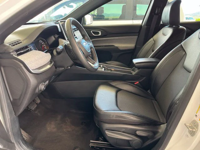 Used 2024 Bright White Clearcoat Jeep Latitude image 36