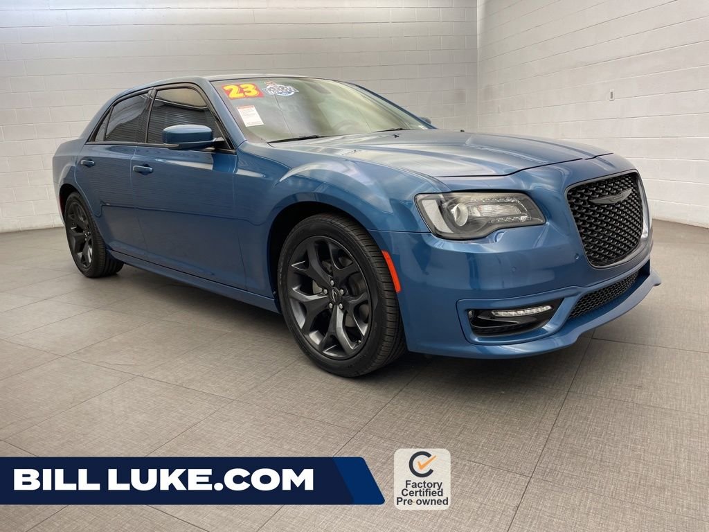 2023 Chrysler 300 Touring L RWD's photo