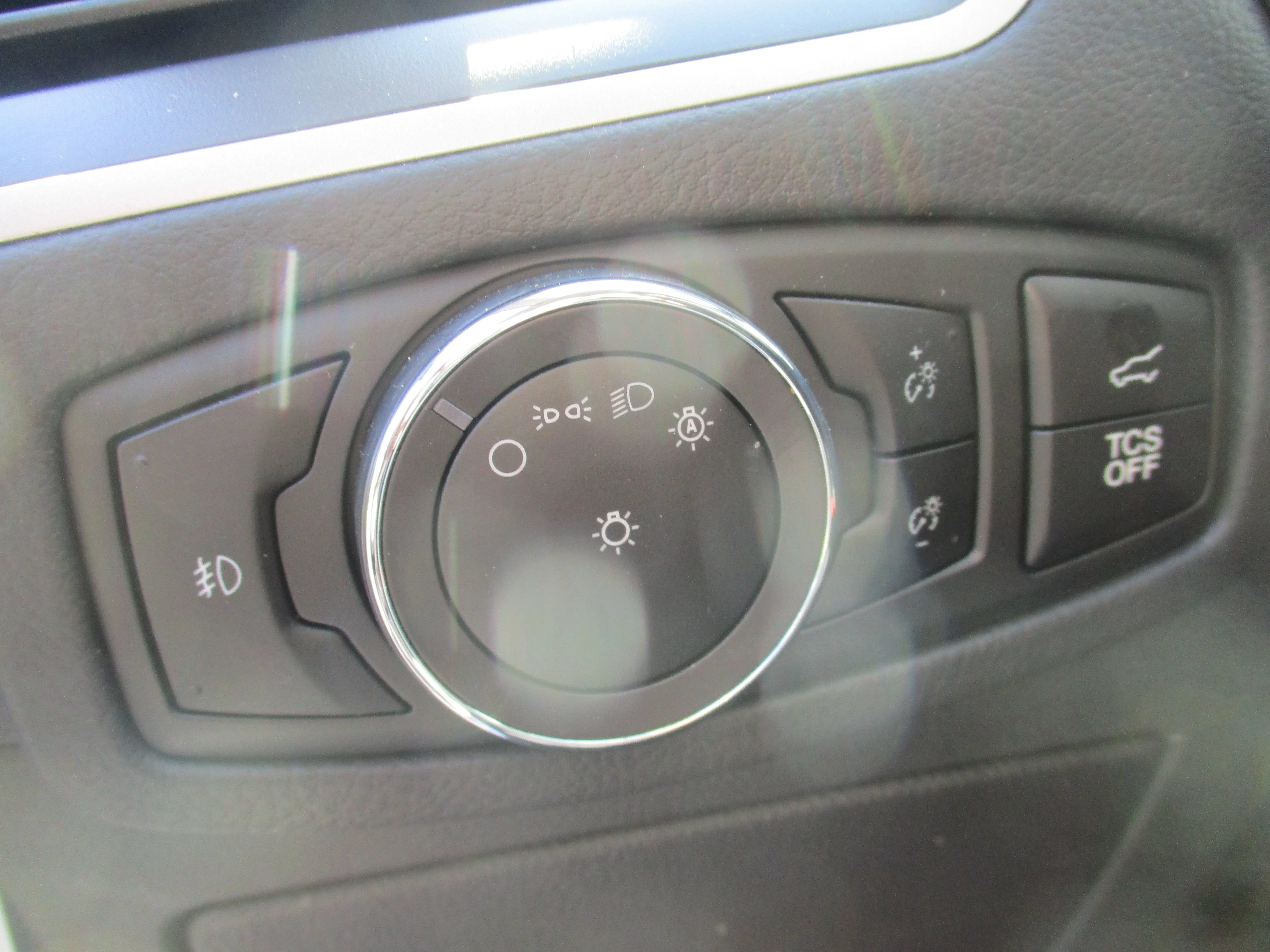 Used 2023 Star White Metallic Tri-Coat Ford SEL image 27