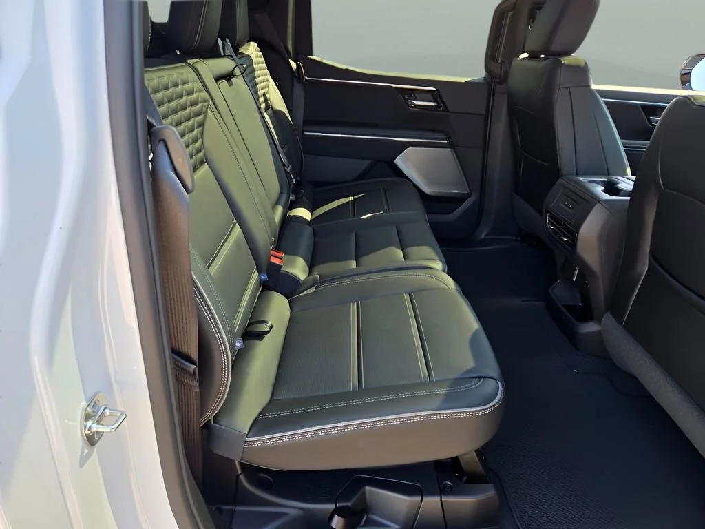 2025 GMC Sierra EV Denali - Photo 11