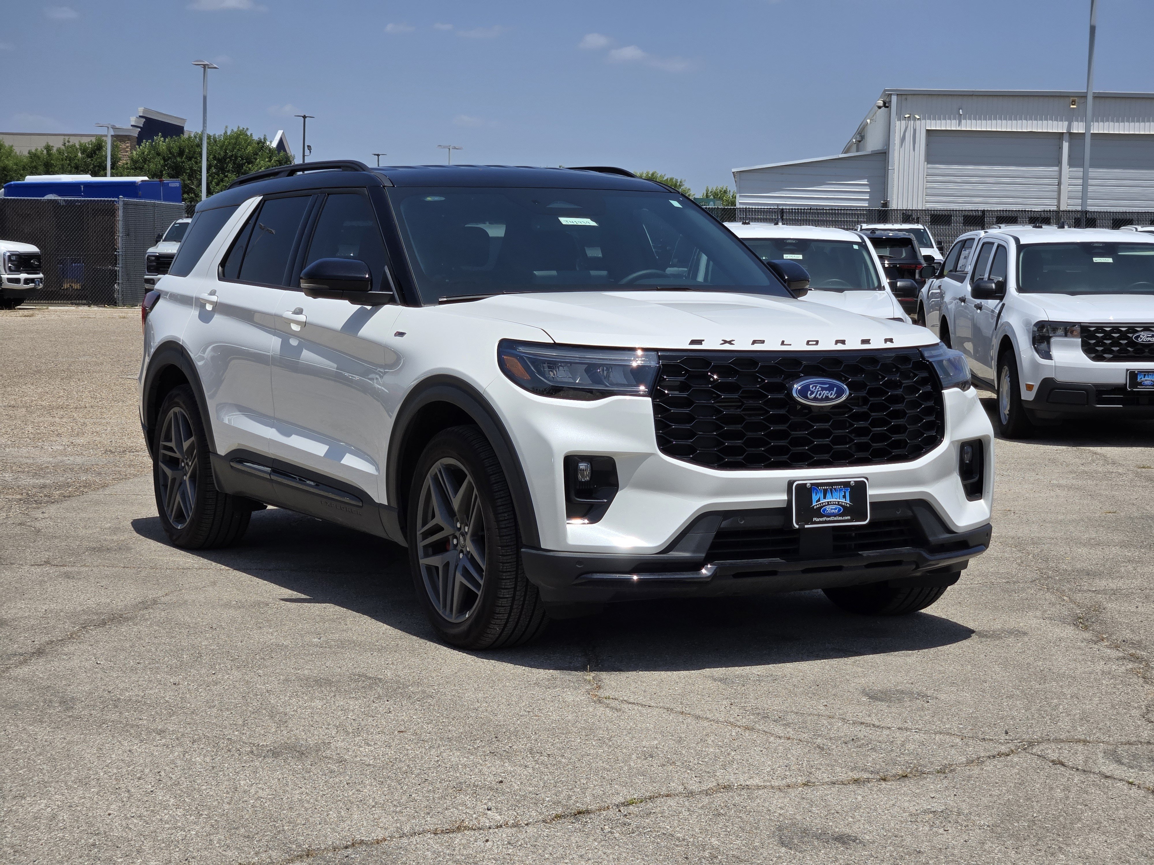 New 2026 Star White Metallic Tri-Coat Ford ST-Line image 2