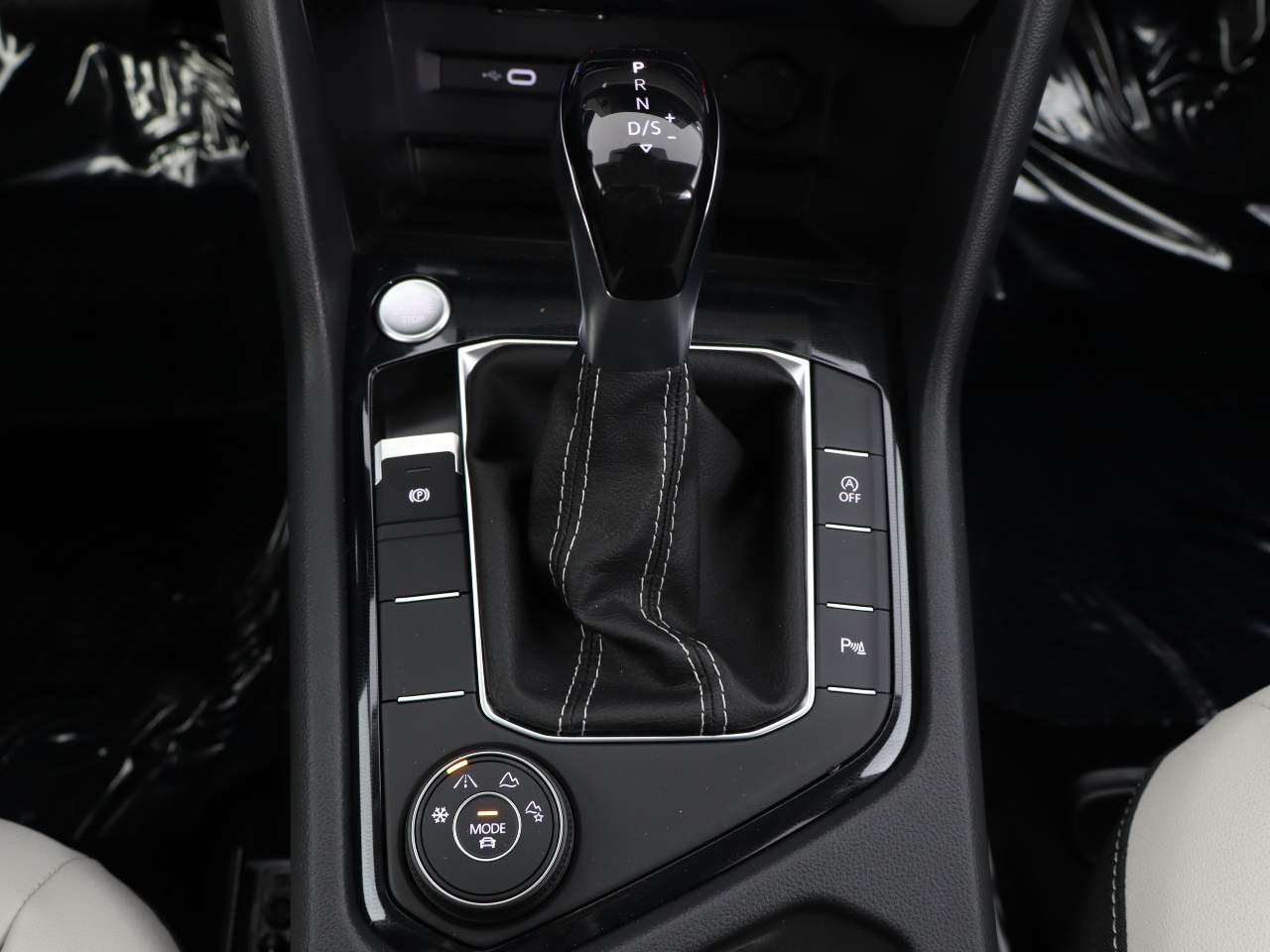 New 2026 Pure White Volkswagen SE 4Motion image 6