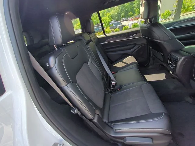 New 2026 Bright White Clear-Coat Exterior Paint Jeep Laredo image 36