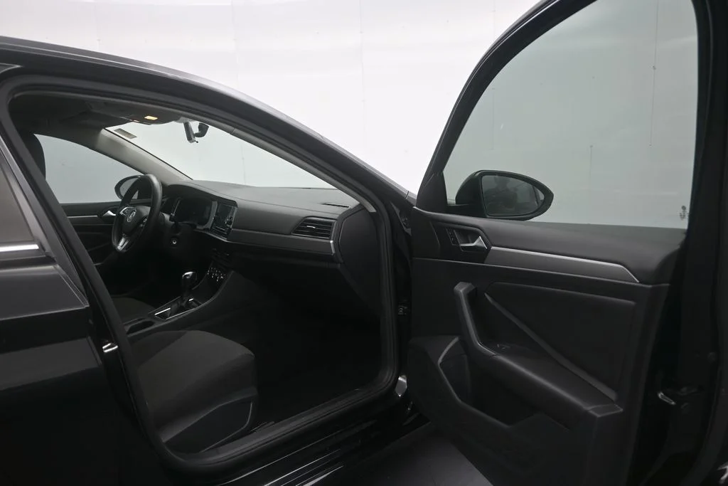 Used 2019 Black Volkswagen 1.4T S image 17