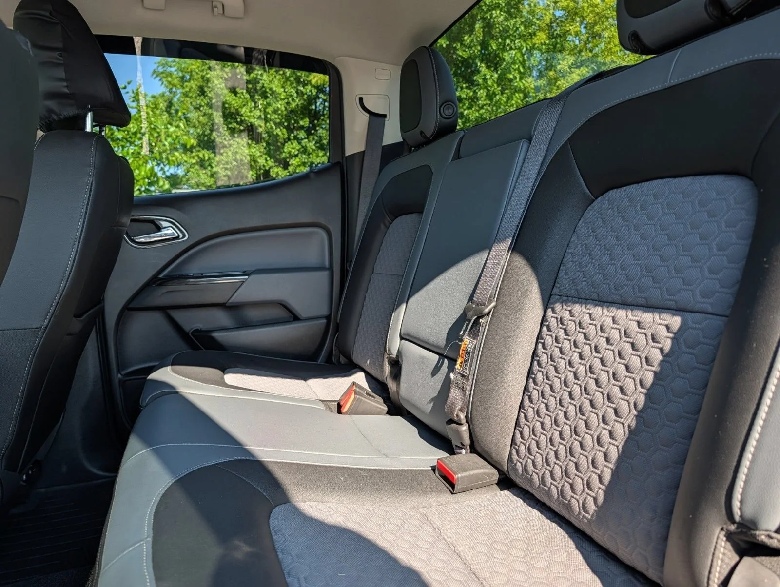Used 2015 CYBER GRAY METALLIC Chevrolet 4WD Z71 image 23