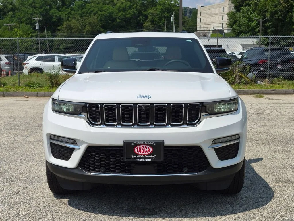 Used 2022 White Jeep 4xe image 11