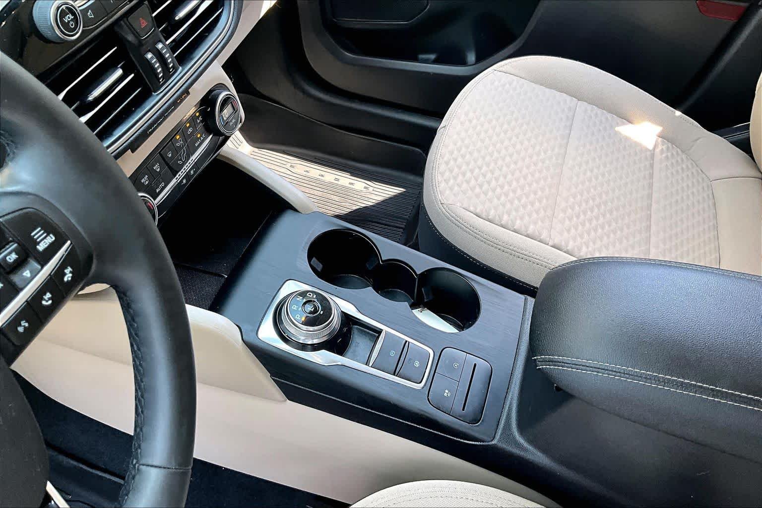 Used 2021 Antimatter Blue Metallic Ford SE image 16
