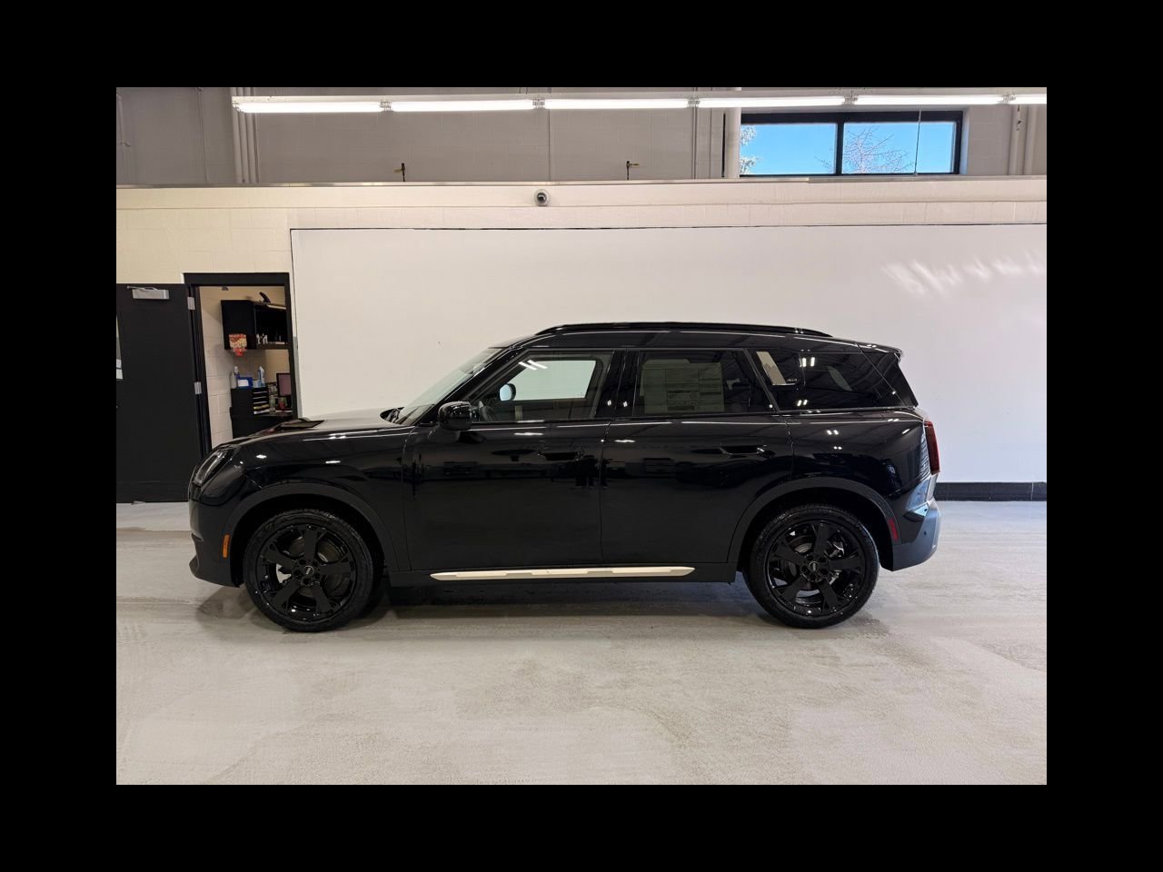 New 2026 Midnight Black II Metallic MINI ICONIC image 2