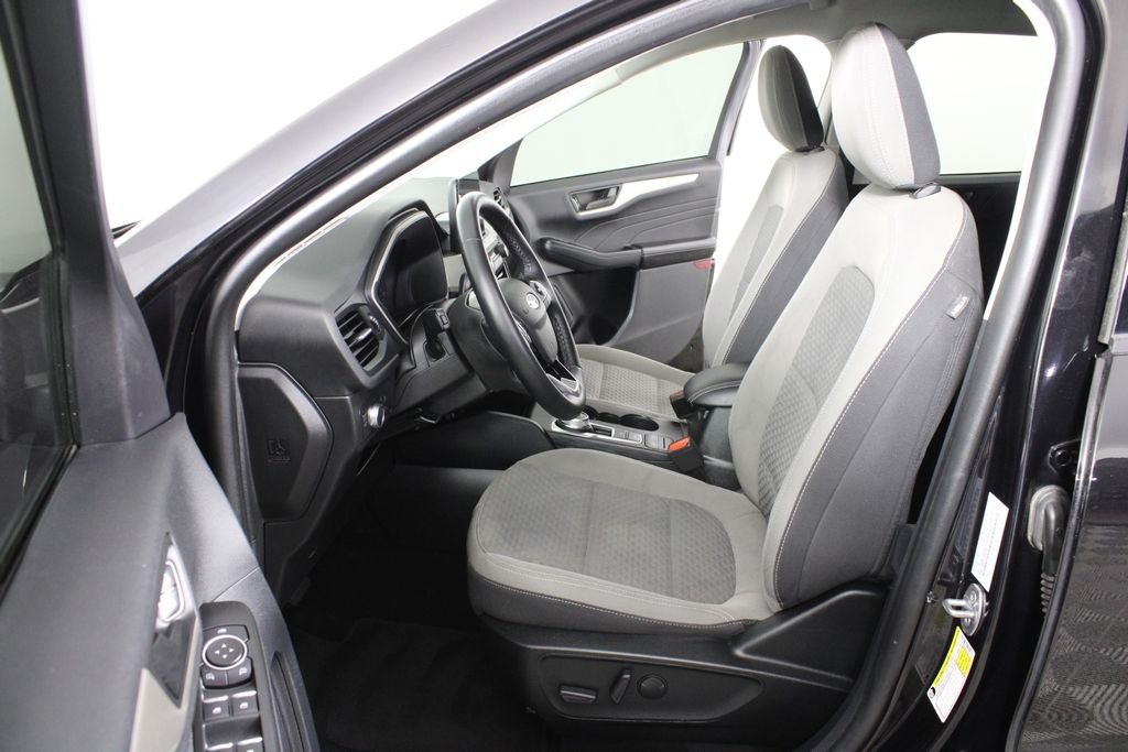 Used 2022 Black Ford SE image 21